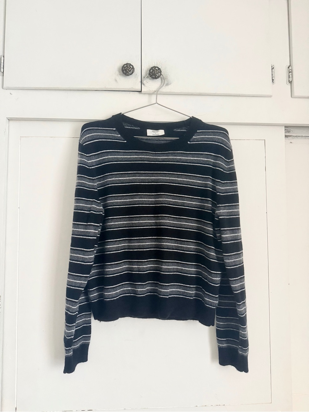 Aritzia Essential Cashmere Relic Sweater